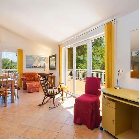 2 Bedroom Lovely In *