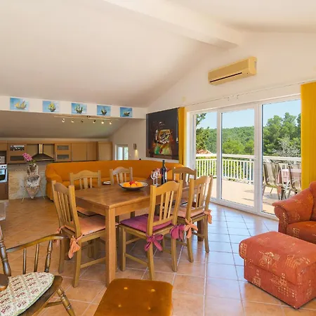 2 Bedroom Lovely In *