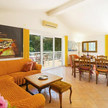 2 Bedroom Lovely In *