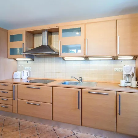 2 Bedroom Lovely In Holiday home