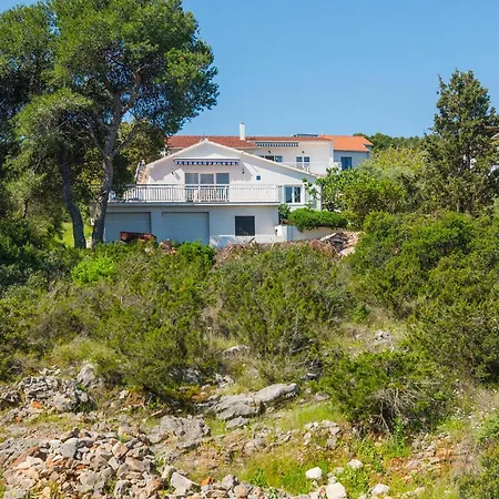 2 Bedroom Lovely In Holiday home